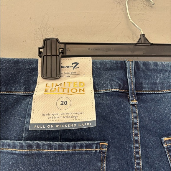 7 Seven Pull On Weekend Capri NWT Size 20 - Picture 6 of 6